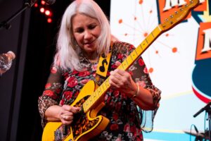 Lynda Kraar playing her Madcat