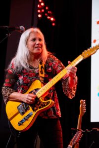 Lynda Kraar playing her Madcat